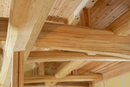 Comment choisir un menuisier charpentier qualifié pour vos projets ?