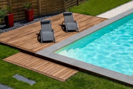Création d'une terrasse en bois, quels matériaux choisir pour la durabilité ?